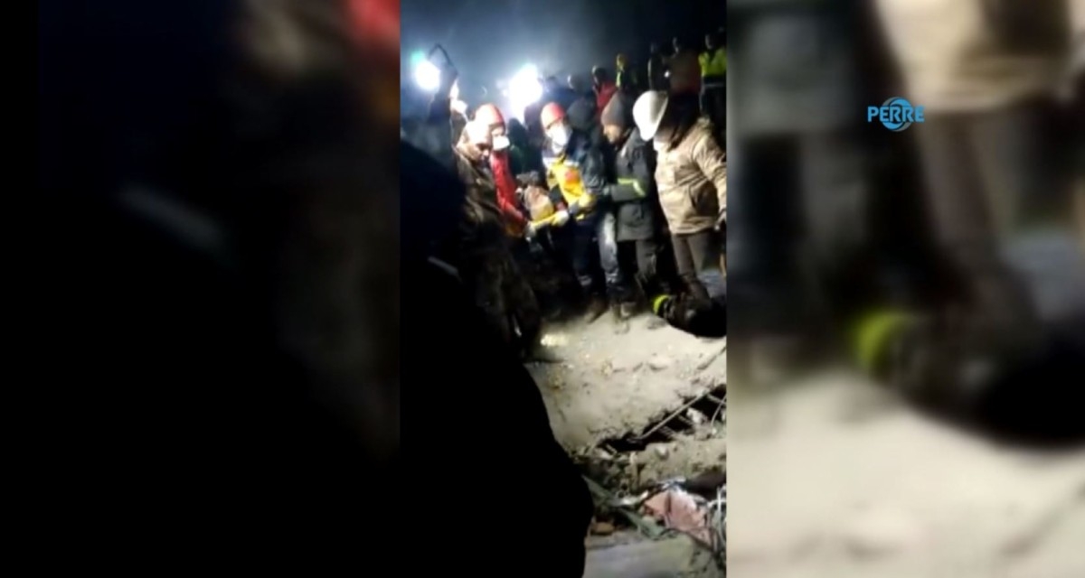 Adıyaman'da 2'si çocuk 3 kişiyi enkazdan kurtardı  - Videolu Haber