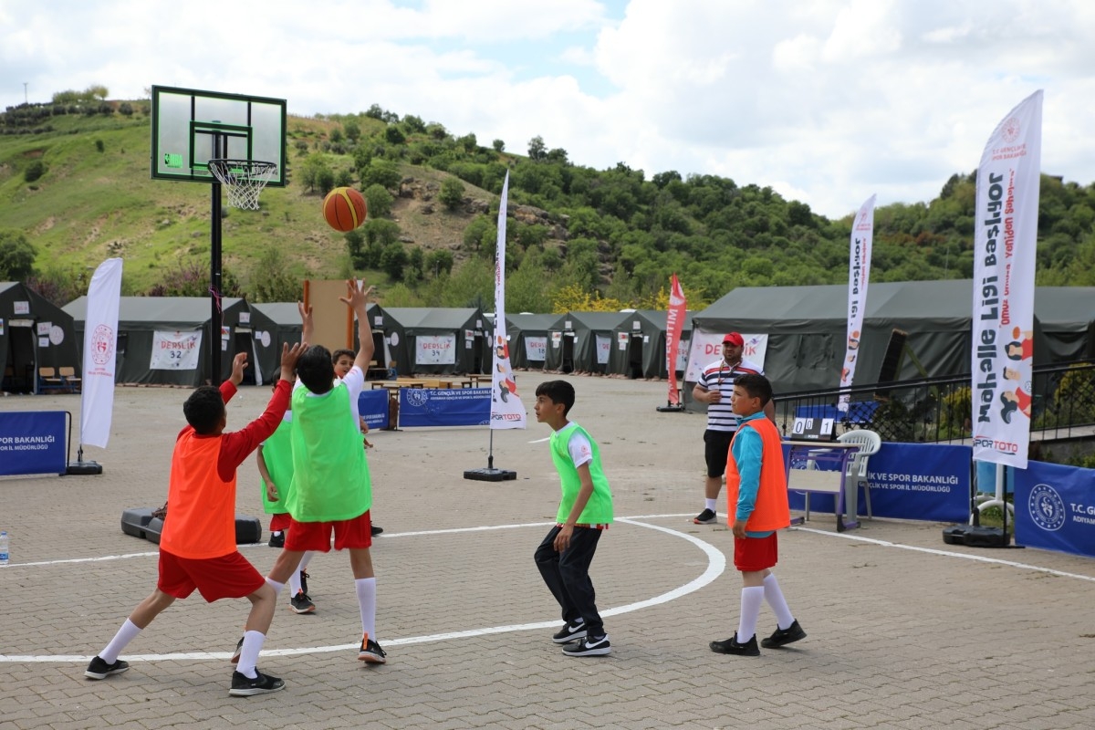 Adıyaman’daki çocuklar depremin izlerini sporla silmeye çalışıyor