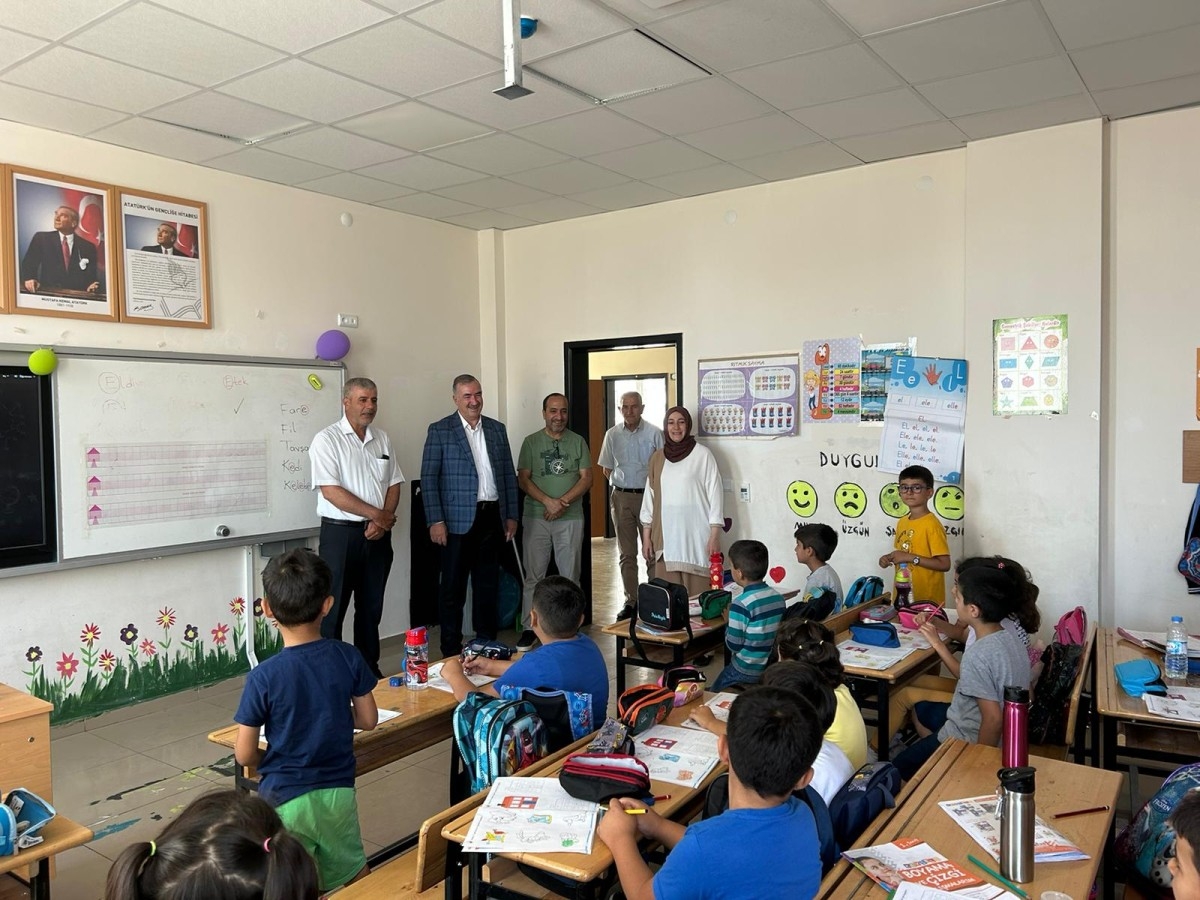 Başkan Turanlı, Yeni eğitim öğretim yılında okulları ziyaret etti